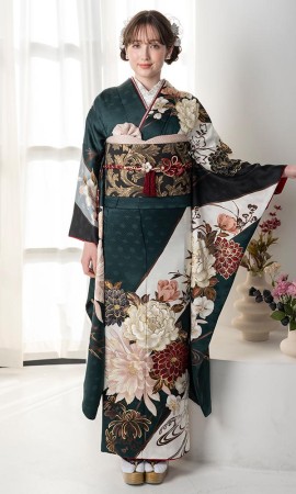 濃緑に大輪の花々の振袖