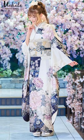 白地に紺と薄紫の牡丹